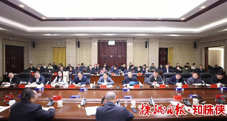 市委書記曹慧泉主持召開民營企業(yè)座談會(huì) 公司董事長曾維楚受邀參加